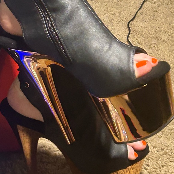 Hello Girlies - Picture 4 of 15